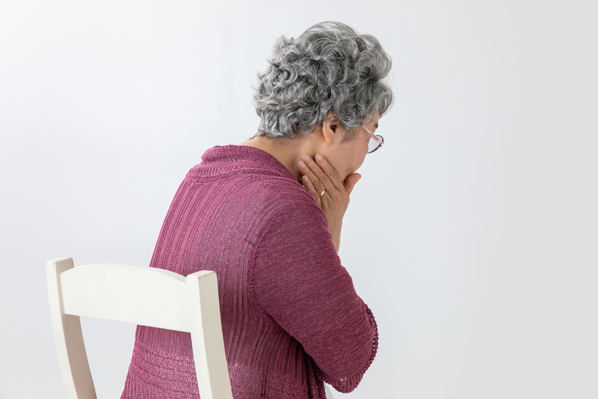 高齢者のインプラントには問題がある？対処方法とメリットと合わせて解説【ご本人・ご家族・介護者向け】